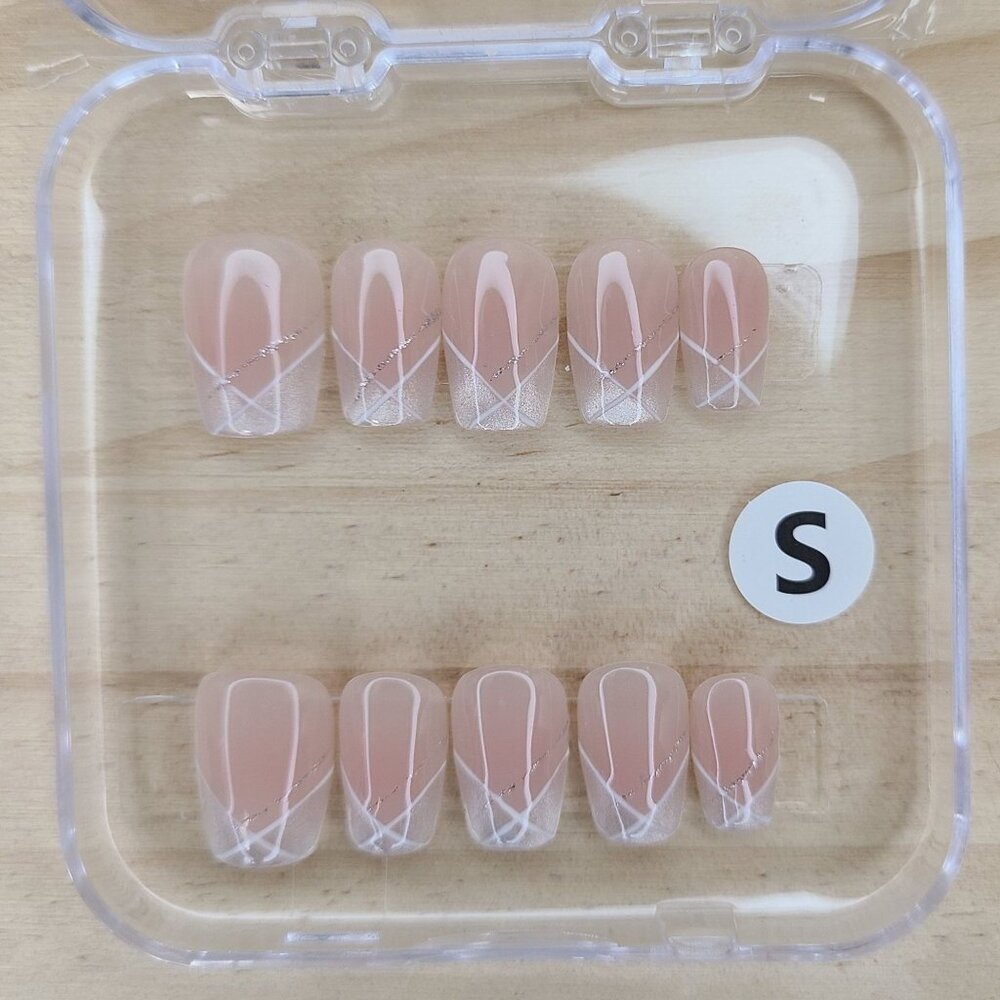 Cateye French Tip Press-on Nail Set DIY Easy & Reusable At Home Manicure